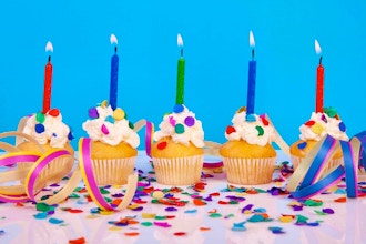 New Year's Eve Cupcakes (Ages 2-8 with Caregiver)